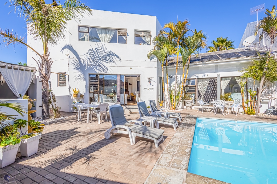 8 Bedroom Property for Sale in Country Club Western Cape
